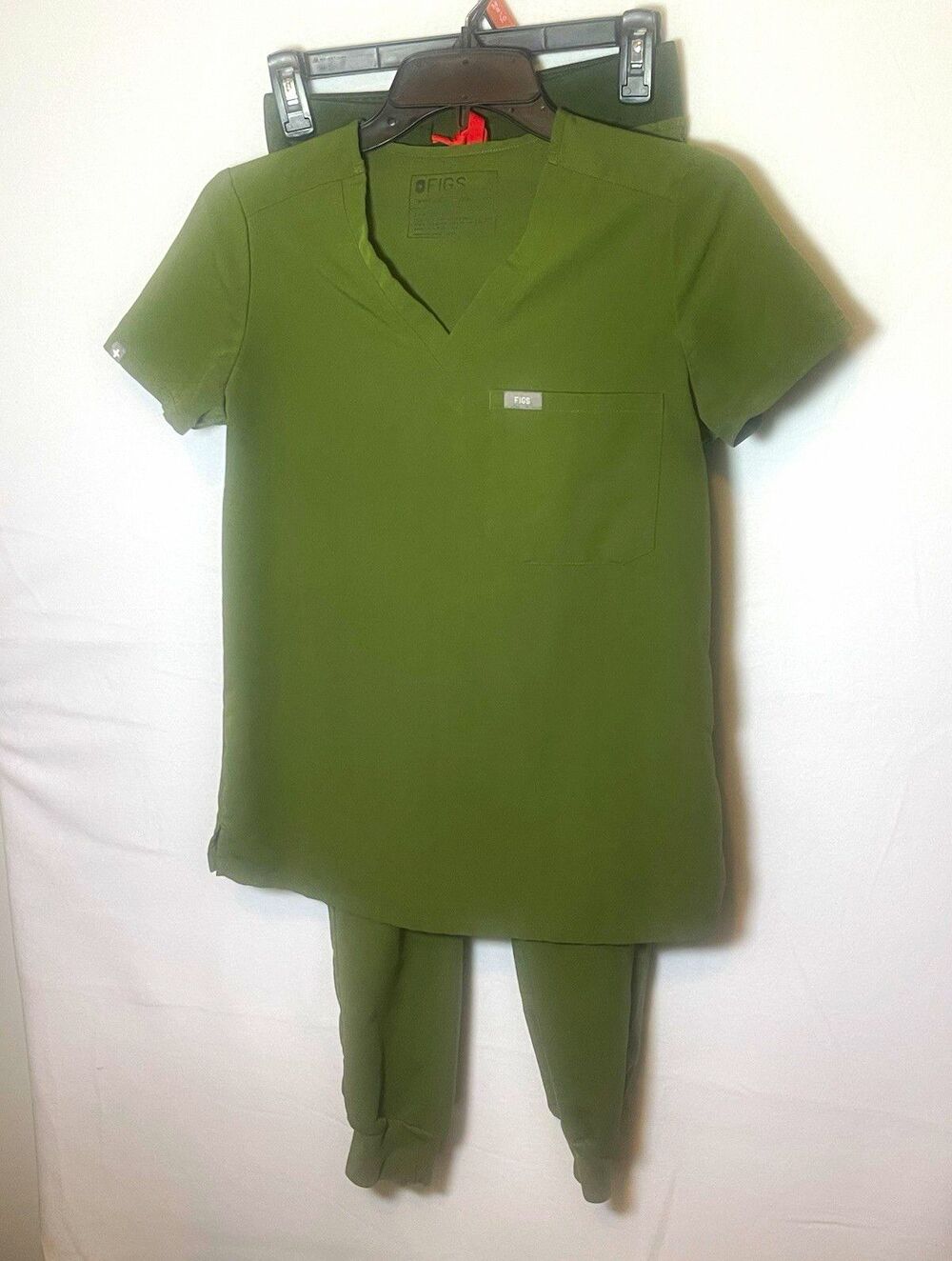 FIGS Women’s Solid Green Scrub Set V-Neck Top & Jogger Pants Size 2XS